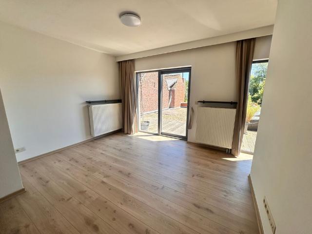 Duplexappartement met 3 slaapkamers, terras en 2 staanplaatsen te huur