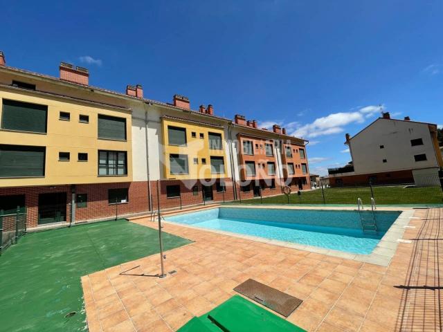Duplez con terraza en urbanización con piscina