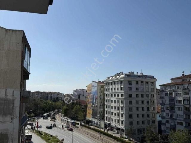 Duru Dan Atatürk Caddesi Üzerinde Kiralık 3+1