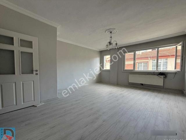 Duru Dan Millet Bahçesi Yakını Yenilenmiş Kiralık 2+1