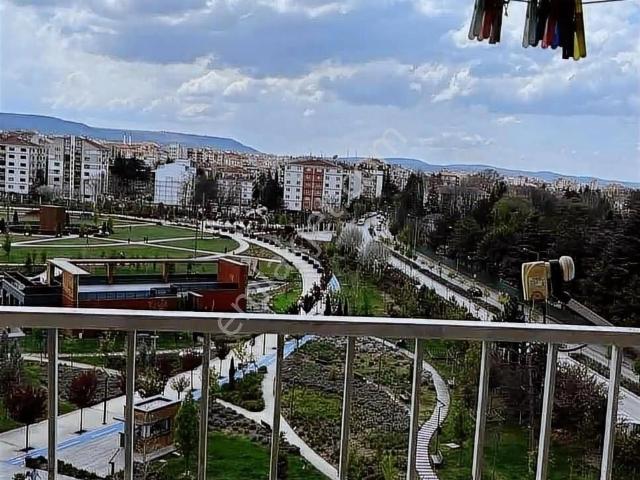 Durudan Çarşı Merkezde 3+1 Millet Bahçesi Manzaralı Asansörlü