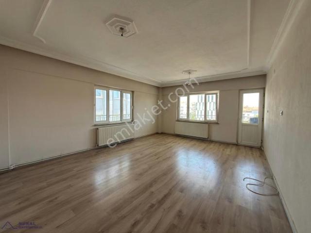 Dur al Gayrimenkul'den Cadde Üzeri Kiralık 4+1 Daire