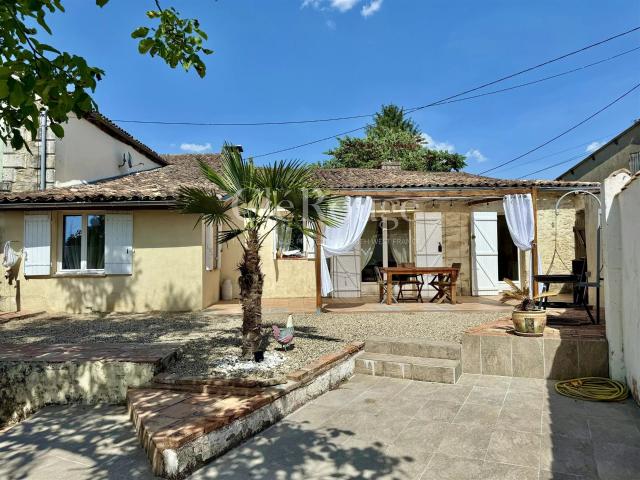 Duras Charmante maison avec jardin à distance a pieds du v. 76m² Duras