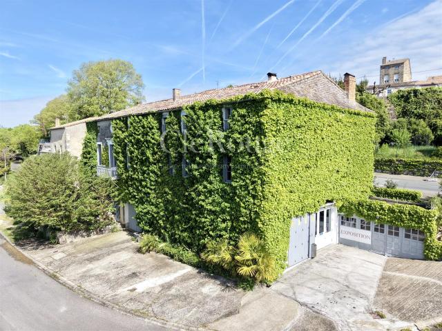 Duras – Charmante maison de village avec double habitation e. 306m² Duras