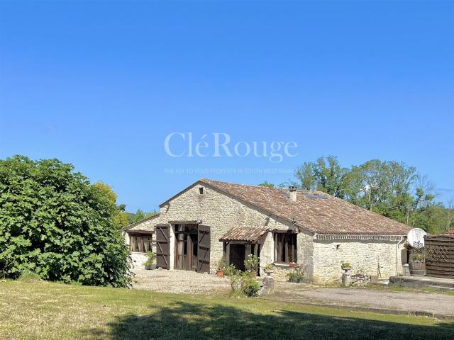 Duras Grange renovée de 5 chambres avec gîte de 4 chambres. 321m² Duras