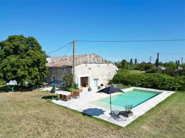 Duras Propriété de caractère avec gîte et piscine 350m² Duras