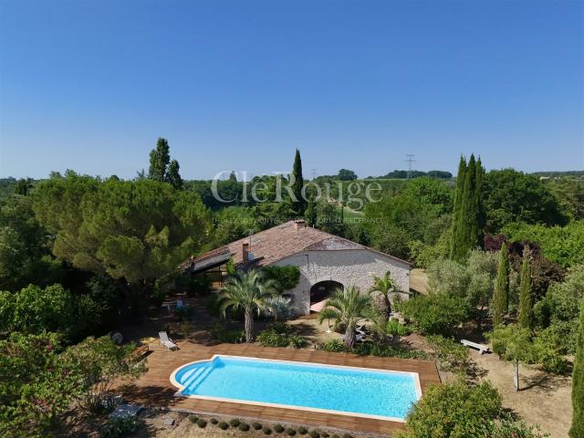 Duras – Propriété en pierre avec vue dominante et piscine 340m² Duras