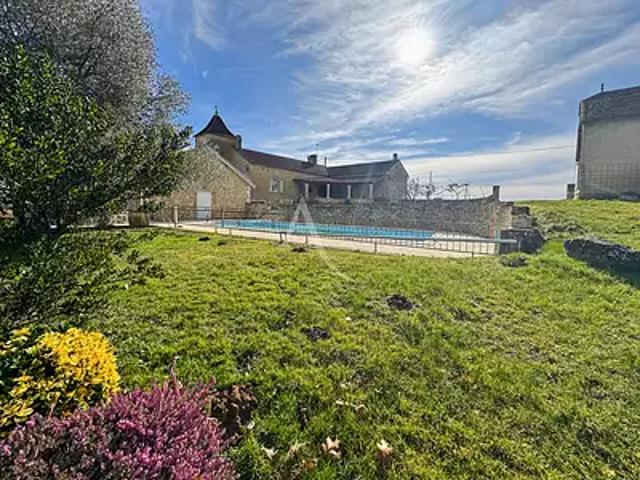 Villefranche du Périgord 24550 Achat / Vente maison 6 pièces t6 au dernier étage piscine