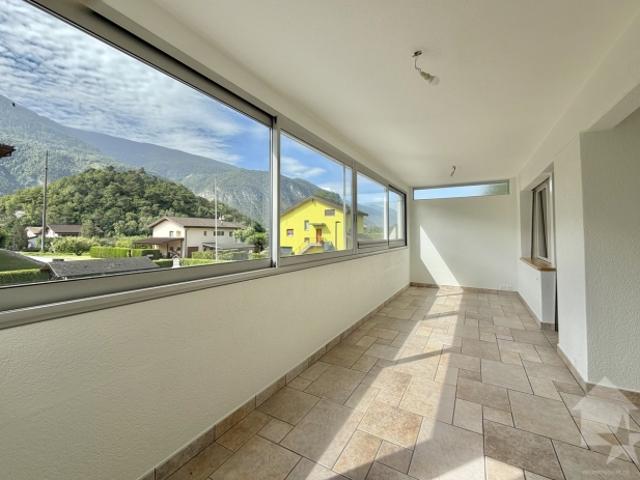 Durchgangspenthouse Wohnung von 115 m2, Garagenbox, Park, Keller und Dachboden!