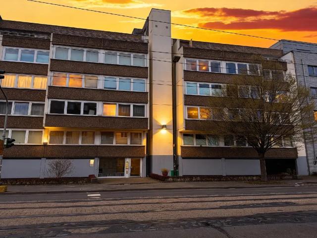 DÜSSELDORF FLINGERN DÜSSELTAL: 2 ZIMMERWOHNUNG MIT AUFZUG, BALKON UND BLICK INS GRÜNE ZU KAUFEN!