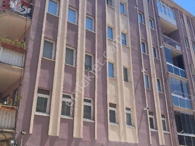 Duygu Emlak'tan Kırım Caddesi Üzerinde Asansörlü Bakımlı 3+1 Daire