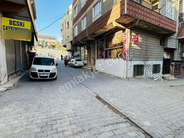 Düzgün Emlak'tan Açıksu Cad.1. Parsel Köşe Başı Dev Mağaza