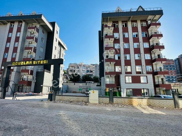 Düzgün Emlak'tan Batıkent Mah. Site İçi 1+1