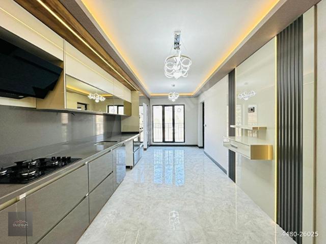 DÜZGÜN EMLAK'TAN ULTRA LÜX SİTEDE K.OTOPARKLI FULL YAPILI 4+1 DAİRE