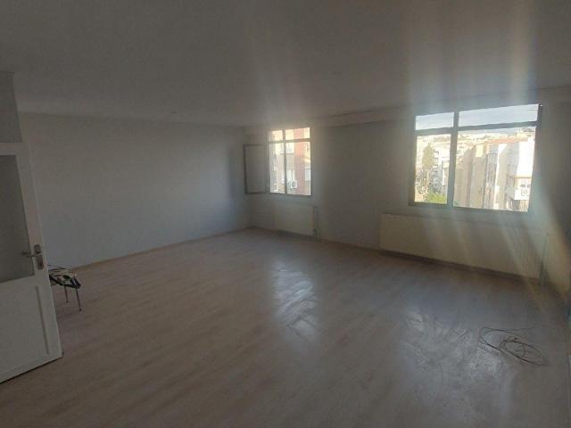 DY GAYRİMENKUL BORNOVA MERKEZ HARİKA KONUM SATILIK 2+1 DAİRE