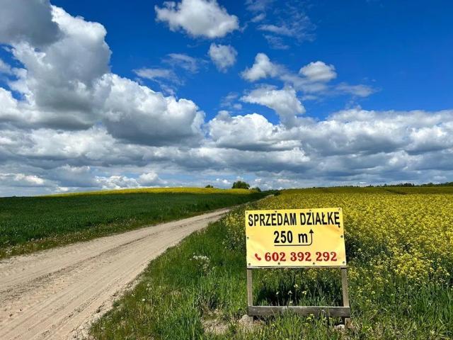 Działka na sprzedaż