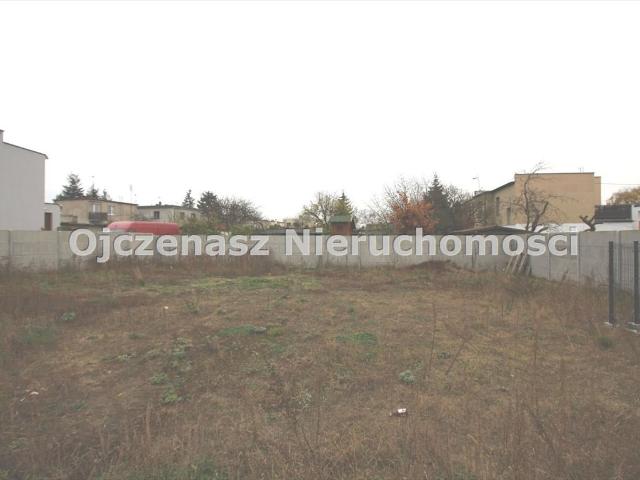 Na wynajem działka 350 m² z mediami i możliwością adaptacji