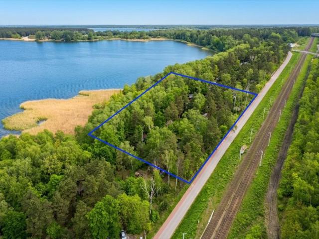 Działka nad Pogorią 1 z budynkami i dostępem do wody