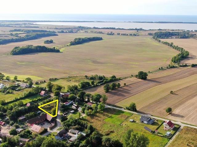 Działka budowlana 601 m² z mediami, spokojna okolica