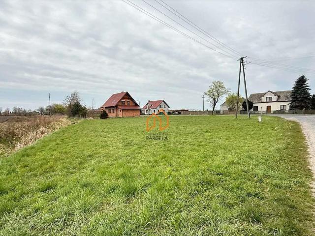 Działka budowlana 639 m2 w cichej okolicy, media przy działce
