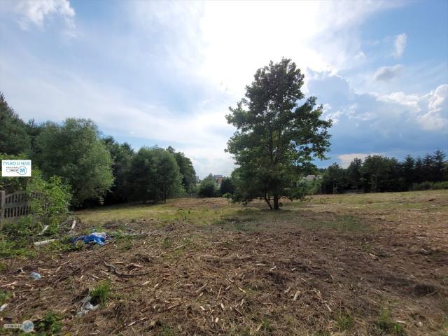 Działka budowlana 689 m² z mediami i bliskością tras