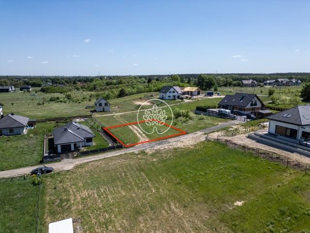 Działka budowlana 690 m² z pełnym uzbrojeniem i dużą powierzchnią