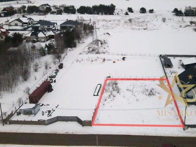Działka budowlana 790 m² z mediami, spokojna okolica