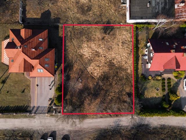 Działka 798 m² pod dom jednorodzinny, plan MPZP, ogrodzona