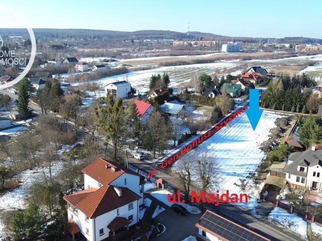 Działka budowlana 809 m² z mediami, narożna, Chełm