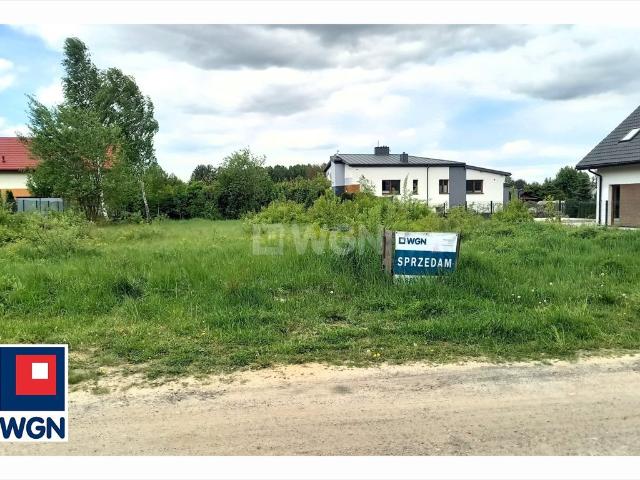 Działka budowlana 880 m² z mediami, blisko lasu i miasta