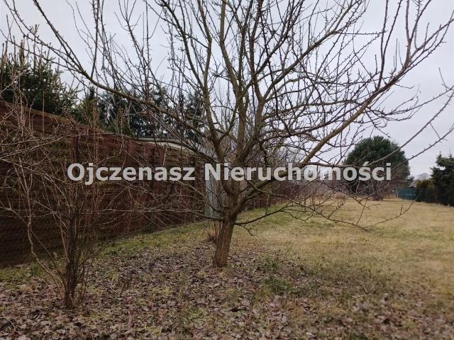 Działka budowlana 900 m² z mediami, las i jezioro blisko