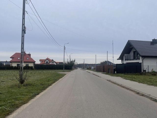 Działka budowlana 938 m² przy drodze asfaltowej