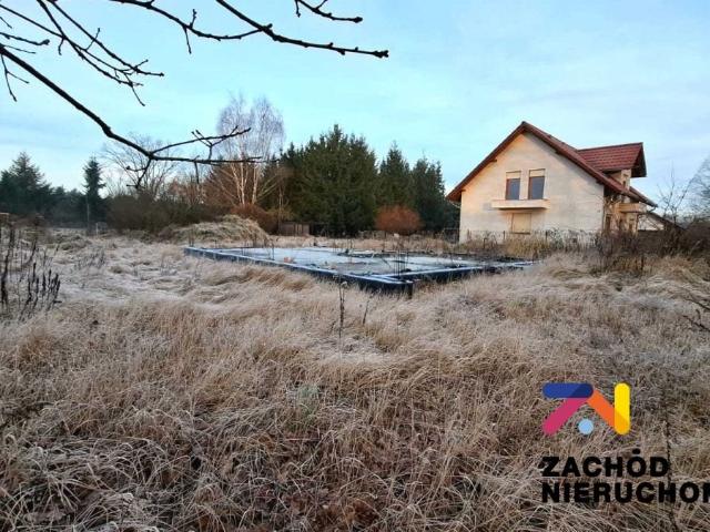 Działka budowlana 942 m² z rozpoczętą budową w Cigacicach