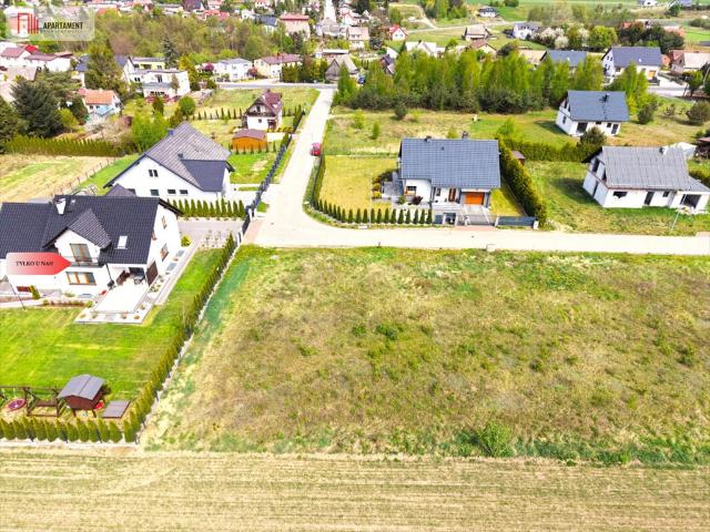 Działka budowlana 953 m² z pełnym uzbrojeniem i MPZP