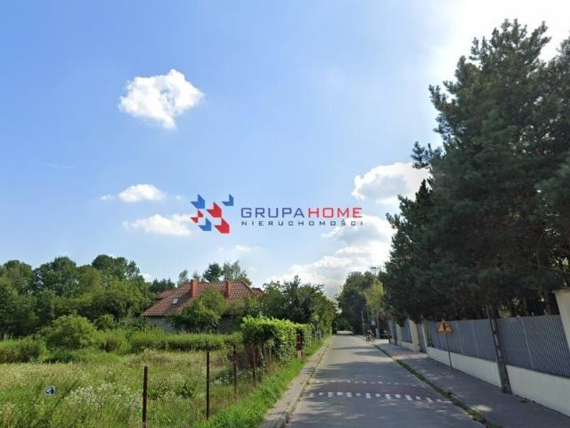 Działka budowlana 1000 m² z mediami, spokojna okolica