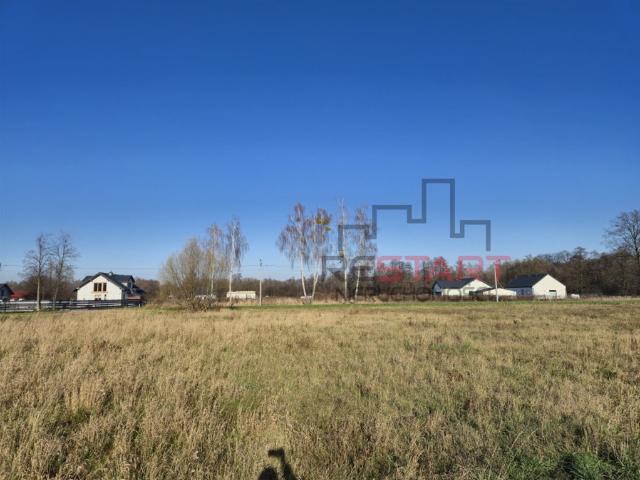 Działka budowlana 1267 m² w spokojnej okolicy z mediami