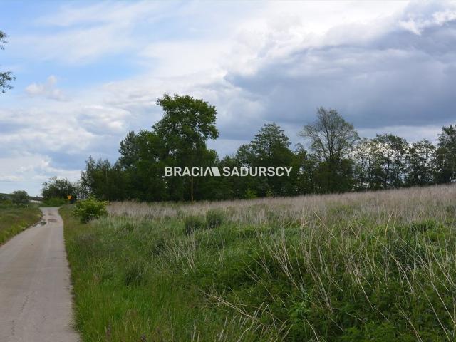 Działka budowlana 1313 m² z mediami, blisko Nowej Huty