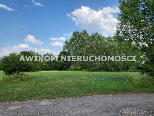 Działka budowlana 1421 m² z pozwoleniem, media, cicha okolica