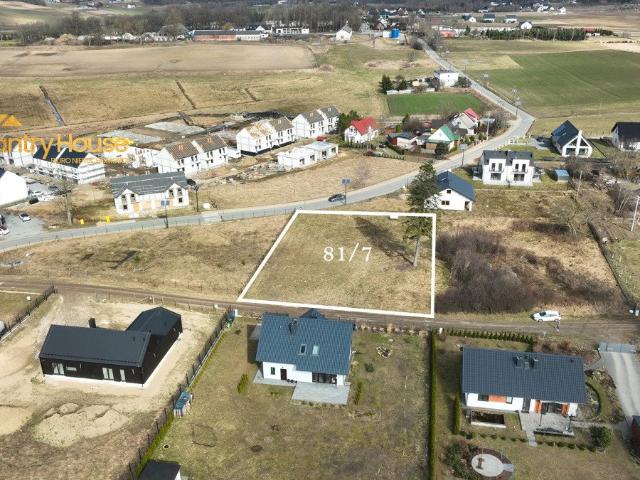 Działka budowlana 1648 m² z warunkami zabudowy w Tokarach