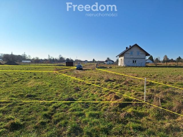 Działka 1698 m² pod dom jednorodzinny z mediami