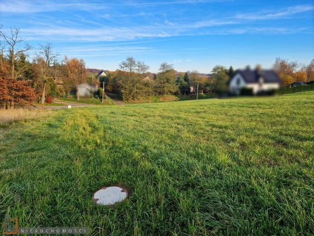 Działka budowlana 1700 m² w Masłomiący – media, dojazd asfalt