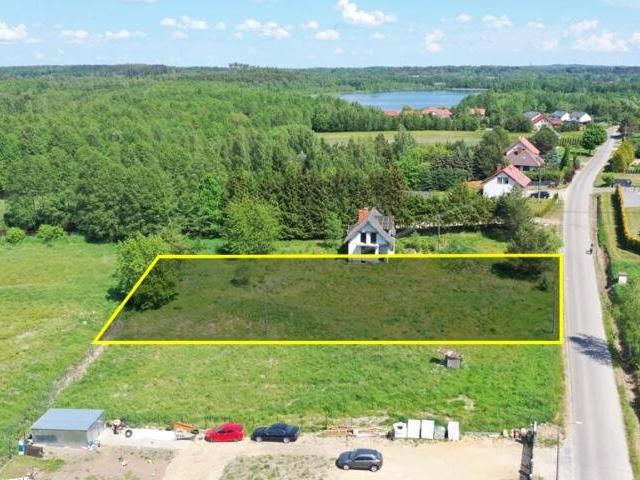 Działka budowlana 1777 m² z mediami i dostępem do jeziora