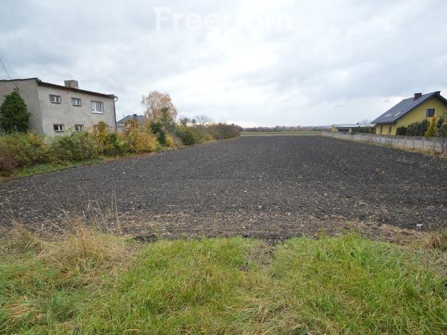 Działka budowlana 1864 m² z mediami, spokojna okolica
