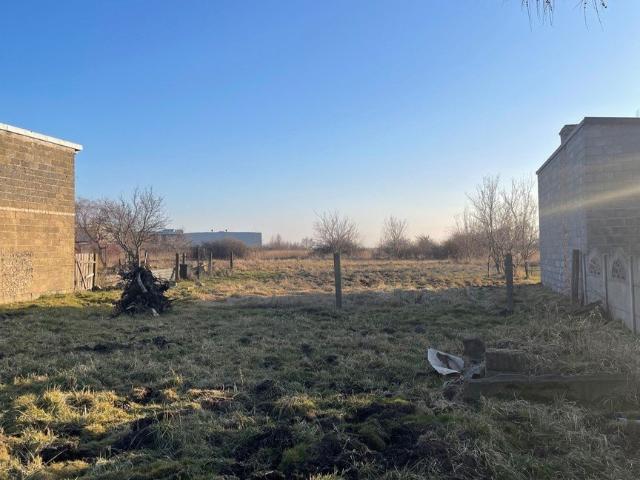 Działka budowlana 2000 m² przy drodze asfaltowej