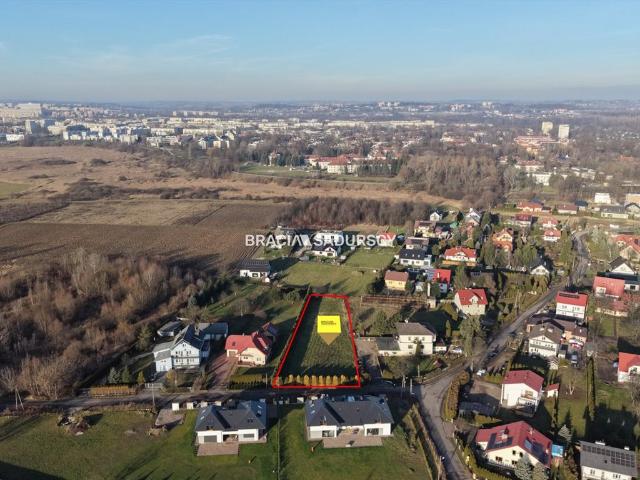 Działka budowlana 2358 m² w zielonej okolicy Krakowa