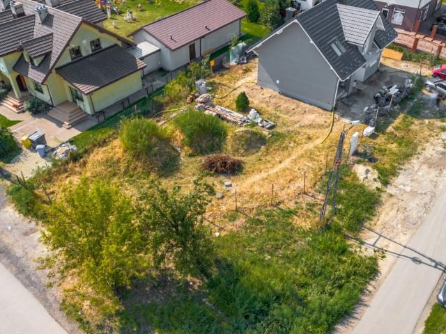 Działka budowlana 371 m² z warunkami zabudowy, możliwość bliźniaka