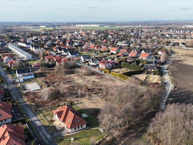 Działka budowlana z mediami i starodrzewem w Dobrzykowicach