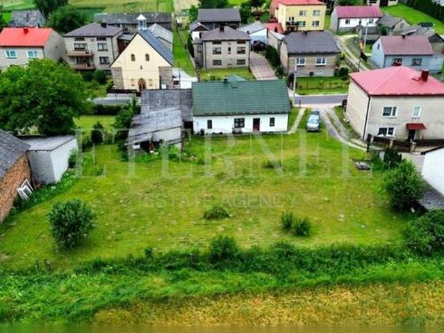 Działka budowlana zabudowana 1490 m2