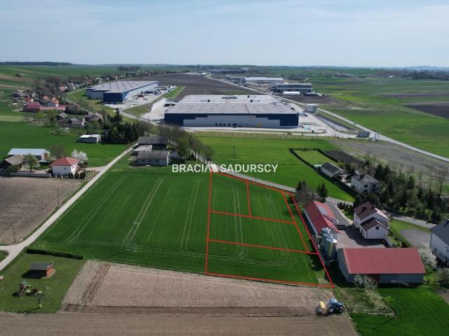 Działka budowlano usługowa 4,2 ha w Wężerowie