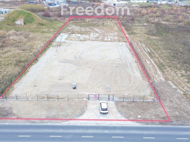 Działka inwestycyjna 4100 m² z pełną infrastrukturą w Skarbimierzu
